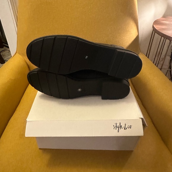 Black boots - Picture 3 of 3